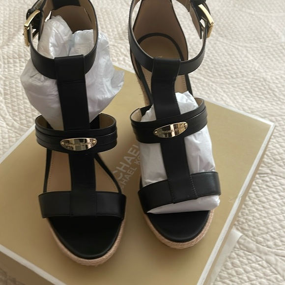 NWT Authenic MK Finley wedges - Picture 1 of 10